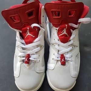 Jordan retro 6 size 7Y